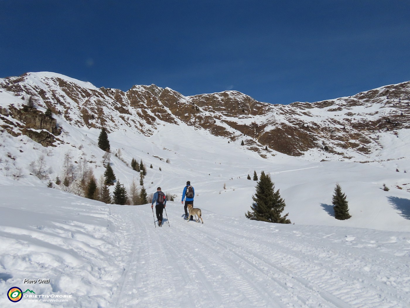 23 Sopra di noi da sx Pizzo Rotondo, Cima di Lemma occ. e Passo di Lemma.JPG